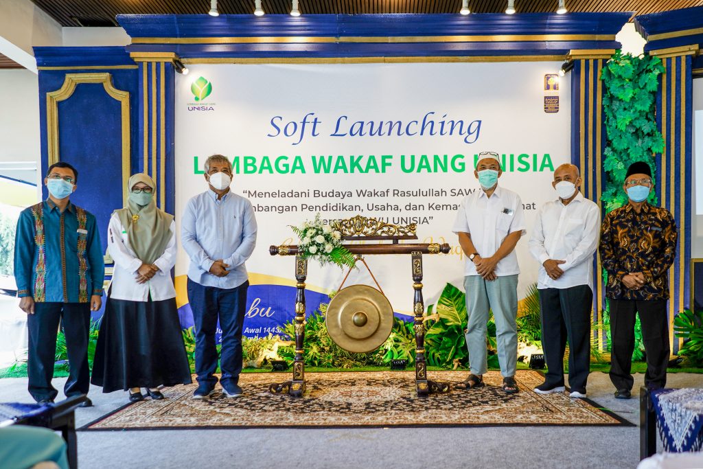 YBW UII Launching Lembaga Wakaf Uang UNISIA